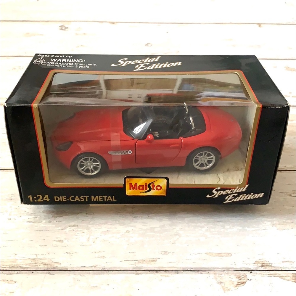 BMW Z8 Maisto Die-Cast Metal Car 1:24 Collectible Diecast Convertible NEW